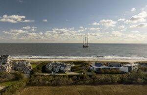 “Orsted Meningkatkan Taruhan pada Angin Lepas Pantai AS Dengan Kesepakatan New York”.