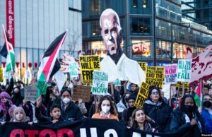 Kebanyakan orang Amerika merasa mereka membayar pajak terlalu banyak, demikian temuan jajak pendapat AP-NORC