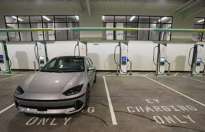 Label harga yang lebih tinggi dan biaya perbaikan dapat menaikkan premi asuransi untuk kendaraan listrik, kata laporan