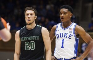 Setelah kemenangan buruh, pemain Dartmouth kembali ke lapangan basket