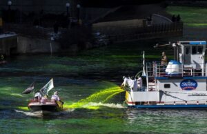 Amerika semakin hijau dan bersemangat untuk parade Hari St. Patrick terbesarnya