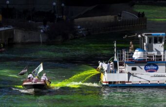 Amerika semakin hijau dan bersemangat untuk parade Hari St. Patrick terbesarnya