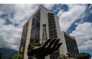 Venezuela Menangkap Pejabat PDVSA Minyak dan Gas dalam Penyelidikan Suap