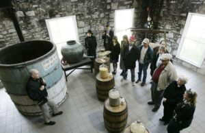 Woodford Reserve mencoba melemahkan upaya serikat pekerja di penyulingan Kentucky, hakim memutuskan