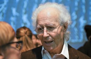 Luciano Benetton mengatakan dia mengundurkan diri sebagai ketua merek yang dikelola keluarga tersebut karena kerugian mencapai $100 juta