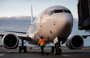 WestJet mengeluarkan pemberitahuan penguncian 72 jam kepada serikat mekanik, bersiap untuk mengurangi jadwal