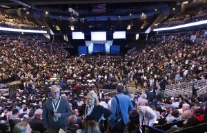 Perusahaan Warren Buffett menolak proposal tersebut, namun menghadapi tuntutan hukum mengenai cara mereka menangani proposal tersebut tahun lalu