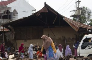 Indonesia menanam awan untuk menghalangi curah hujan setelah banjir menewaskan sedikitnya 58 orang dan 35 orang hilang