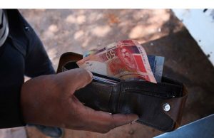 Rand Afrika Selatan Melemah seiring Pedagang Menunggu Pengumuman Kabinet