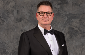 Simon Fish dari BMO memenangkan penghargaan pencapaian seumur hidup