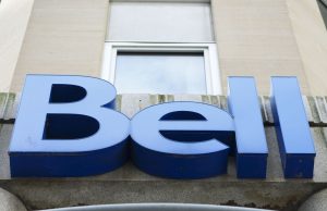 Bell menutup kesepakatan untuk membeli bisnis Outfront Media di Kanada, harus menjual 669 ruang iklan