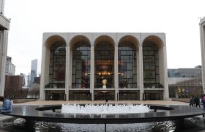 Met Opera di New York menjual 72% tiket musim ini, naik dari 66% dan merupakan angka tertinggi sejak pandemi