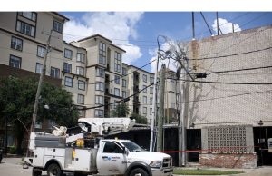 CenterPoint Ingin Pelanggan Houston Menanggung Biaya Badai sebesar $2 Miliar