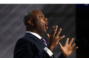 RNC Dimulai dengan Sekutu Trump yang Menghina Penanganan Ekonomi Biden