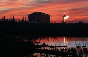 Hakim memihak 16 negara bagian, menunda penundaan pertimbangan Biden atas proyek ekspor gas