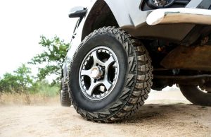 Ban mobil manakah yang terbaik? Tackies gemuk atau pemotong pizza