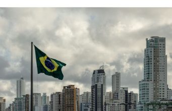 Brasil Akan Membatasi Beberapa Pengunjung untuk Membendung Migrasi Ilegal ke AS