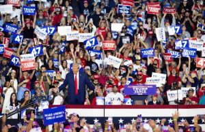 Trump Menjelek-jelekkan Harris tentang Inflasi Sebelum Beralih ke Tawanya