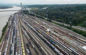 Perusahaan-perusahaan memperhitungkan dampak penutupan kereta api terhadap perekonomian dan keuntungannya