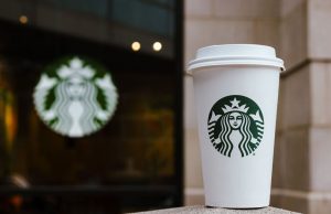 Lonjakan Starbucks menambah perolehan kemenangan aktivis Elliott
