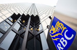 RBC mengatakan pesan teks mantan CFO menunjukkan romansa dengan eksekutif