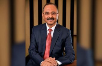 Vijay, sang pendisiplin berusaha menjadi pria yang ‘keren’