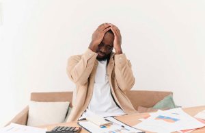 Saya mendapat penghasilan Sh35,000 tetapi saya hanya memiliki Sh100 setelah pengeluaran, apa yang saya lakukan salah?