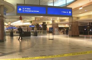 Penembakan Natal di bandara Phoenix menyebabkan 3 orang terluka, 1 ditusuk