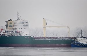 Upaya untuk membebaskan kapal yang terdampar di St. Lawrence ditetapkan pada hari Minggu