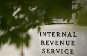 IRS mendapatkan kembali pajak sebesar $4,7 miliar dan bersiap untuk pemotongan dengan Trump dan Partai Republik berkuasa