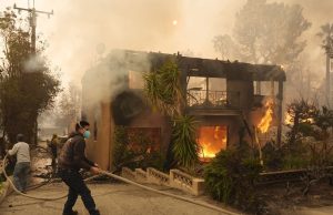 Pejabat California memperingatkan agar tidak menaikkan harga karena harga sewa melonjak di Los Angeles yang dilanda kebakaran