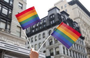 Kelompok hak asasi LGBTQ+ melaporkan kemajuan di perusahaan-perusahaan AS meskipun ada reaksi konservatif