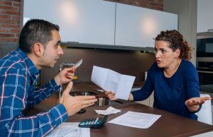 Keheningan tentang keuangan adalah racun bagi Gen Z dan pasangan milenium