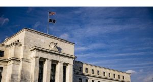 Trump menyerukan penurunan suku bunga saat Powell menuju ke Hill