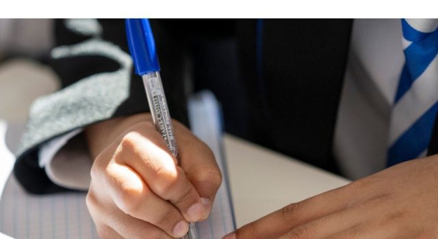 Inflasi Inggris melonjak hingga 10 bulan saat PPN melanda sekolah swasta