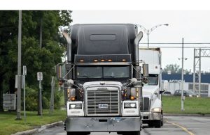 Manajer pensiun Quebec menegur perusahaan truk TFI untuk perencanaan pindah ke kami