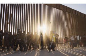 Trump untuk memblokir dana federal untuk migran tidak berdokumen