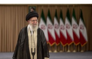 Iran’s Khamenei menuangkan cemoohan pada pembukaan nuklir-nuklir Trump