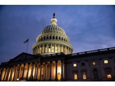 Pemungutan suara Anggaran Senat meninggalkan rintangan untuk pemotongan pajak Trump, batas utang