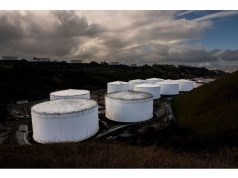 Minyak AS di tahun $ 60 -an karena sentimen ekonomi yang masam berat