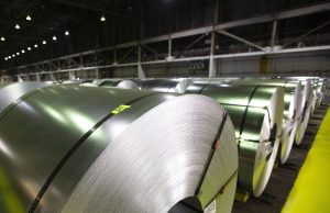 Trump menetapkan tarif 25% pada baja, aluminium saat perang dagang tumbuh