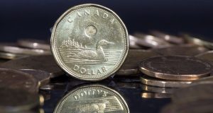 Dolar Kanada mendekati 71 sen kami di tengah ‘kelelahan tarif’