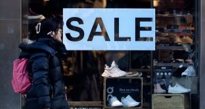 Penjualan ritel lebih kuat dari yang diharapkan pada bulan Desember