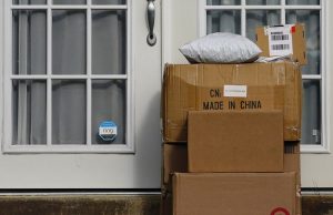 Kantor Pos Hong Kong terus menangguhkan paket untuk kami karena mencari klarifikasi atas tarif