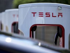 Harga saham Tesla jatuh pada perkiraan penjualan pullback
