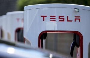 Harga saham Tesla jatuh pada perkiraan penjualan pullback