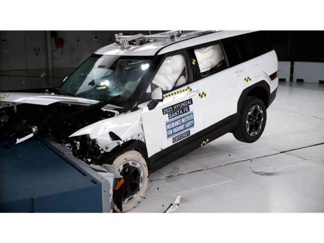 2025-hyundai-santa-fe-in-the-iihs-updated-moderate-overlap-c.jpeg