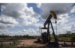 Kemajuan minyak karena pedagang menimbang prospek Ukraina di depan tarif