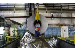 Pedagang komoditas masih memperoleh miliaran saat laba bonanza berkurang