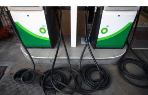 Rencana Reset BP menunjukkan kerentanan awal karena minyak mendekati $ 70